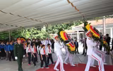Đại biểu thanh thiếu nhi cả nước viếng Chủ tịch nước Trần Đại Quang